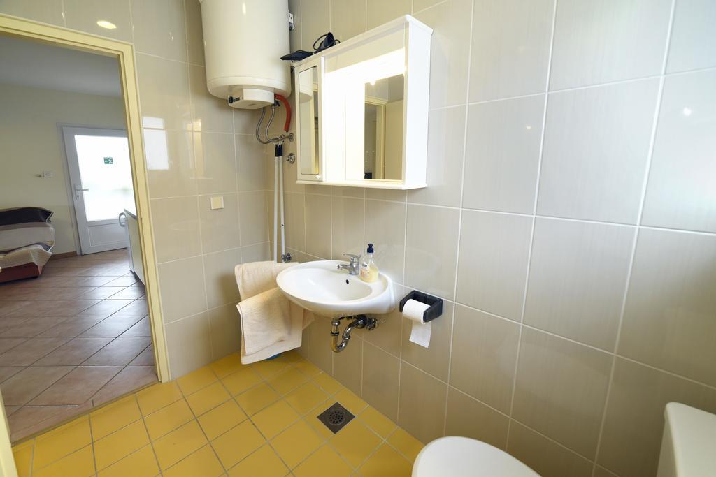 Apartments Galic Kampor Zewnętrze zdjęcie